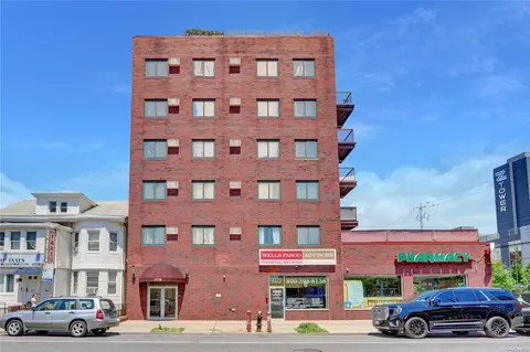 2570 E 17th St #3B, Brooklyn, NY 11235