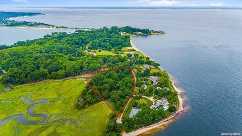 220 Centre Island Rd, Oyster Bay, NY 11771