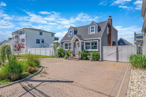 29 Mitchell Ave, Babylon, NY 11702