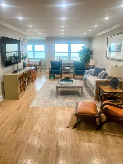 600 Shore Rd #3E, Long Beach, NY 11561