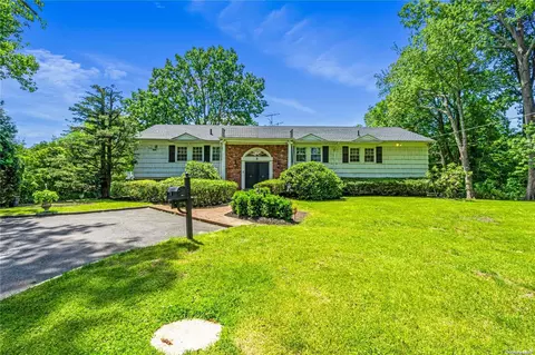 8 Channel Dr, North Hempstead, NY 11024