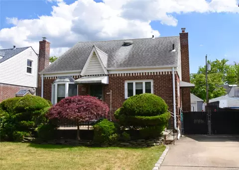 848 Bryant Ave, North Hempstead, NY 11040