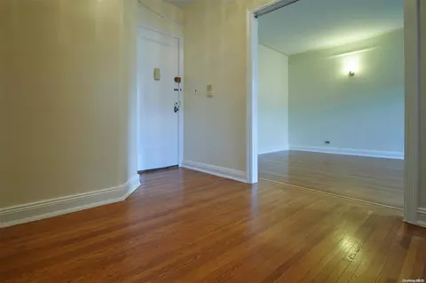 30-83 Crescent St #7E, New York, NY 11102