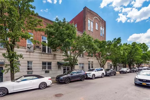 61-20 71 Ave #E2C, New York, NY 11385