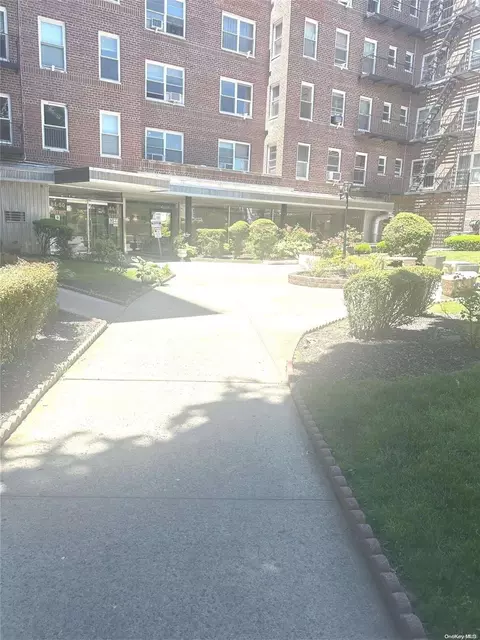 84-50 169 St #416, Jamaica, NY 11432