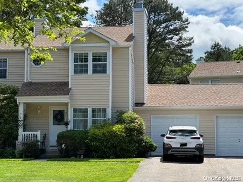 9 Taylor Cmns #9, Yaphank, NY 11980