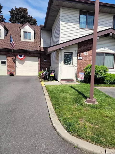 157 Cambridge Dr #LOWER, Copiague, NY 11726