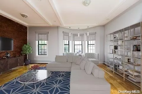 390 E 49th St, Brooklyn, NY 11203
