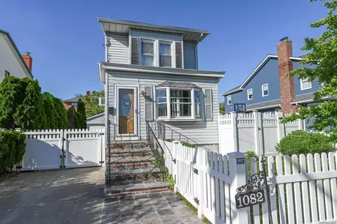 1082 Van Buren Ave, Franklin Square, NY 11010