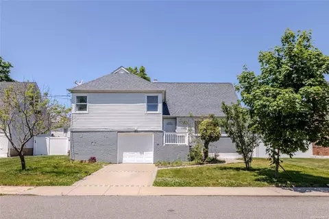 18 Davison Pl, Freeport, NY 11520