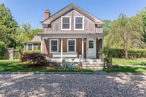 800 Lighthouse Rd, Southold, NY 11971