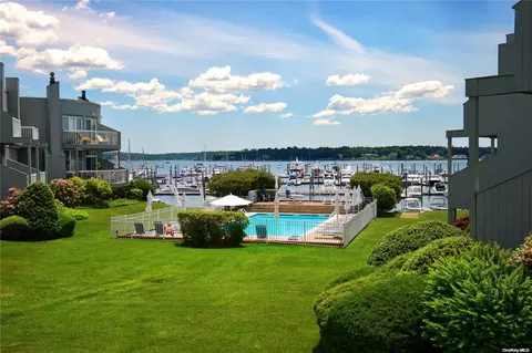 7 Sands Ct #7, North Hempstead, NY 11050