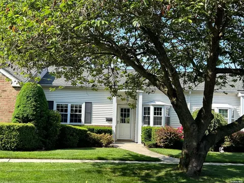 119 Harbor #119, Babylon, NY 11701