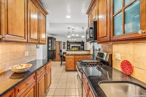 5128 30th Ave #1G, Woodside, NY 11377