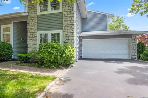 9 Greenwich Ct #9, Holbrook, NY 11741