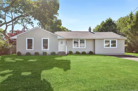 6 Whiting Rd, East Quogue, NY 11942