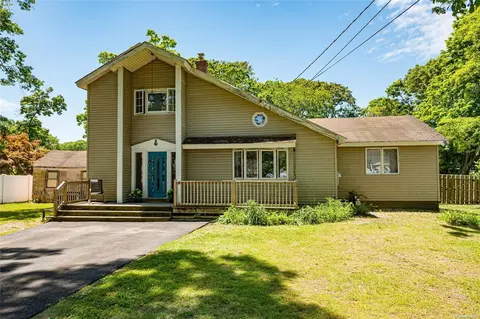 30 Rosemary Ln, Centereach, NY 11720
