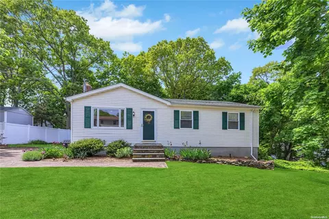 10 N Tyler Ave, Sound Beach, NY 11789