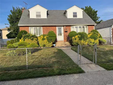 189 Oakley Ave, Elmont, NY 11003