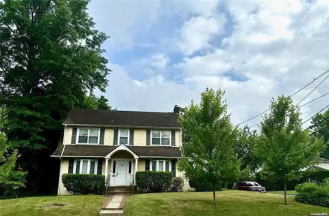 76 Fairview Ave, North Hempstead, NY 11023