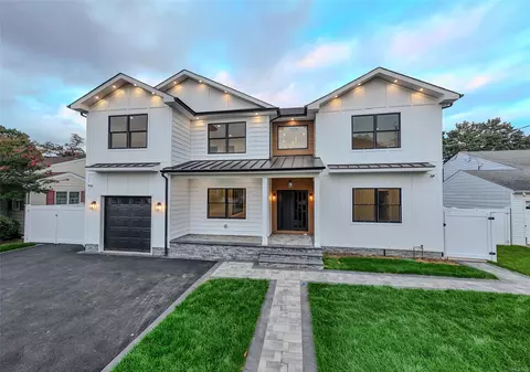 1679 Queen St, North Bellmore, NY 11710