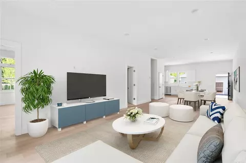 21 Montauk Hwy #8, Westhampton, NY 11977