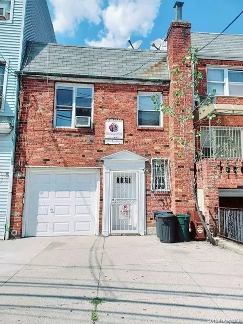 70-03 Woodside Ave, New York, NY 11377