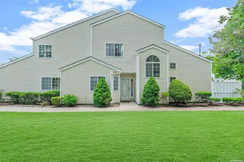 342 Prairie Ct #342, Manorville, NY 11949