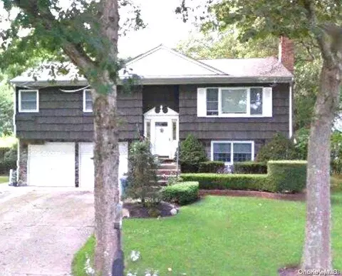 437 Twin Bark Ave, Holbrook, NY 11741