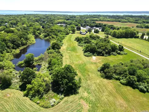 1408 Main Rd, Riverhead, NY 11947
