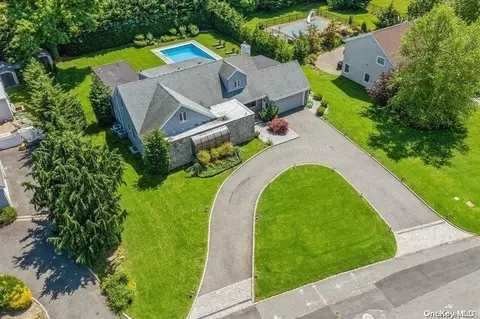 150 Willow Rd, Woodmere, NY 11598