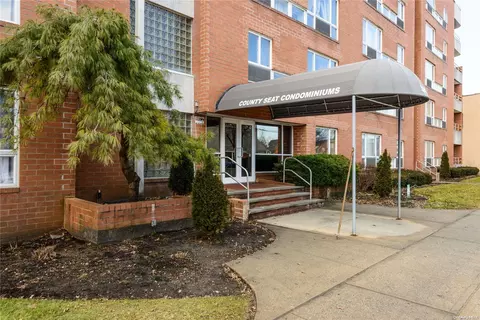 205 Mineola Blvd #3G, North Hempstead, NY 11501