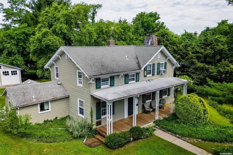 14 Carlton Ave, North Hempstead, NY 11050