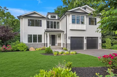 130 Plandome Ct # A, North Hempstead, NY 11030