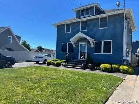 848 Conklin St, Farmingdale, NY 11735