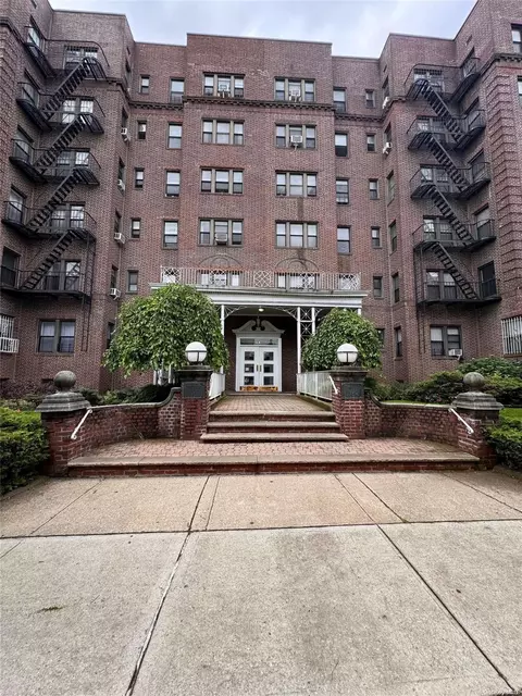 170-40 Highland Ave #303, Jamaica, NY 11432