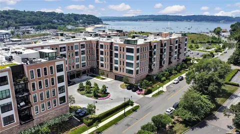 100 Garvies Point Rd #1215, Glen Cove, NY 11542