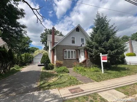 1420 Grand Ave, Baldwin, NY 11510