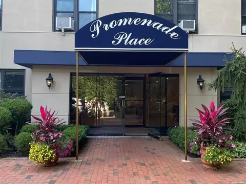 11 Wooleys Ln #3L, North Hempstead, NY 11023