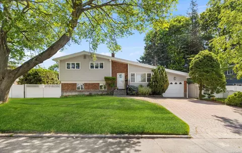 259 W 18th St, Deer Park, NY 11729