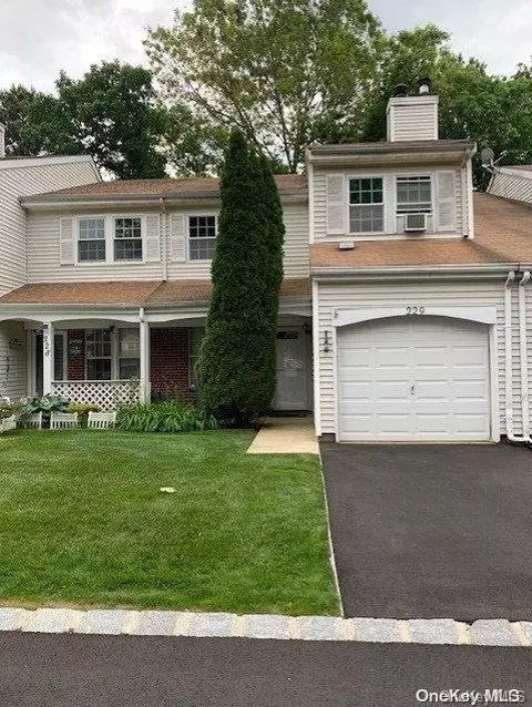 229 Ivy Mdw #229, Middle Island, NY 11953