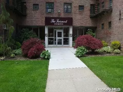87-50 204th St #B-27, Hollis, NY 11423