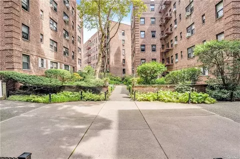 83-75 118 St #2I, New York, NY 11415