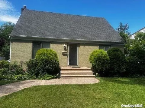76 Cornwell Ave, North Hempstead, NY 11596