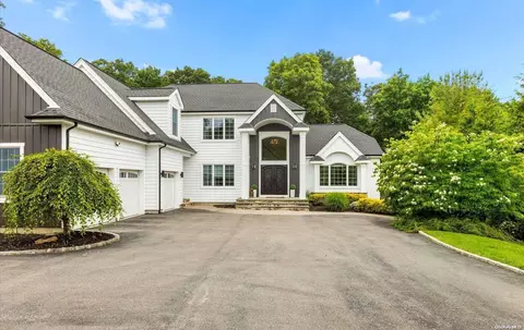 47 Hunting Hollow Ct, Dix Hills, NY 11746