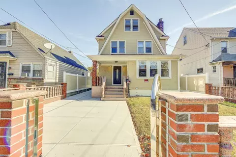 110-15 214th St, New York, NY 11429