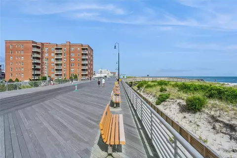 560 W Broadway #3C, Long Beach, NY 11561