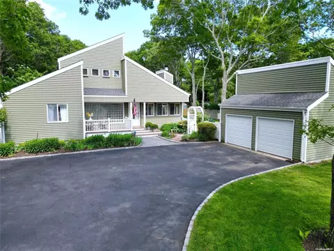 2930 Quogue Riverhead Rd, East Quogue, NY 11942