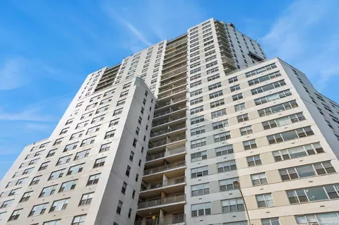 125-10 Queens Blvd #621, New York, NY 11415