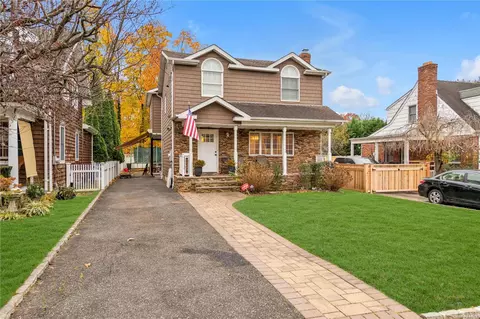66 George St, North Hempstead, NY 11577